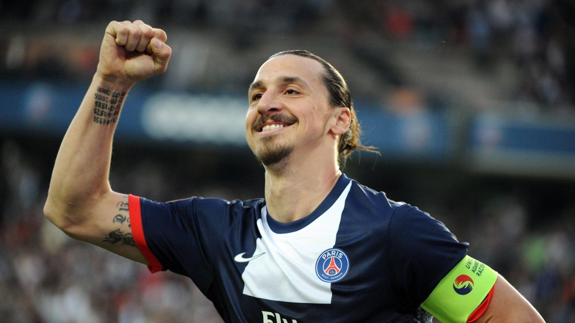 搏击擂台首次尝试女子双人对抗表演，女子搏击节目