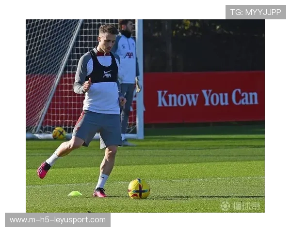 切尔西训练场突发笑料：若塔与队友互整训练小把戏