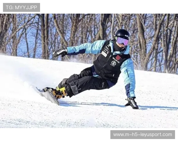 冰雪运动设备升级，滑雪服助力寒冷环境下的运动表现，冰道滑雪服