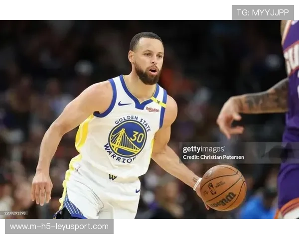 勇士反击成功，库里带队轻松战胜太阳，库里35分勇士惜败开拓